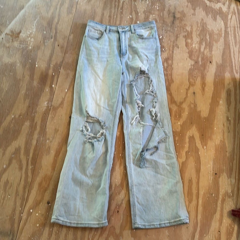 Faded blue jeans with wide leg fit